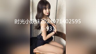 小心翼翼溜进女厕所拍一位办公室的OL美女，谁知遇上了风趣的美女，将设备探进去，美女不慌还说：你还看你还看~