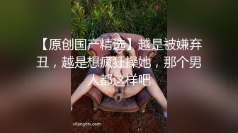 12月最新推特新人极品长腿苗条烧婊子【橙子橙子】VIP福利私拍，JK服道具紫薇肉丝入穴高潮大量潮吹黑丝露出边走边尿