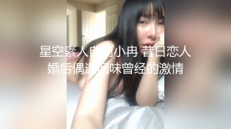 特写逼逼内部，比扩阴器看的敞亮，小哥用力掰开少妇骚穴给狼友看特写，啤酒瓶爆菊花，深喉口交大鸡巴超刺激