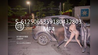  极品美女小萝莉露脸玩弄大哥的鸡巴，足交手撸看大哥如何射精，揉奶玩逼给狼友看特写逼逼