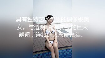 这样的肉臀肥逼谁能不爱呢，土豪敲打着这Q弹无比的屁股，真是爽透了！