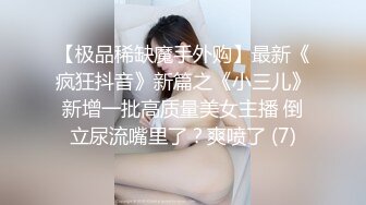 91粉粉小胸脯系列之情爱教练卫生间大战身材性感苗条的红色比基尼泳装美女,太骚了，让“别出来”,狠狠的内射她！