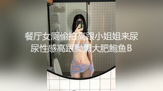 和兄弟的马子 趁着兄弟喝的不省人事，把他的女友拉进浴室舔鸡巴，又在熟睡的兄弟身旁一顿爆肏！