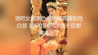 年轻小妹露脸让小哥用道具疯狂插逼玩弄，好疼不要啊停，骚逼被小哥抓着双手不停玩弄，手都酸了干的骚逼冒白浆