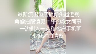 【新片速遞】  商城跟随偷窥挑选衣服的漂亮少妇 现在的女人都喜欢穿小骚丁卡在屁屁里超凉快 