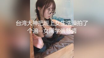 【最新极品抄底】超高质量机场地铁抄底惊现无内小美女 白嫩丰臀太紧致内内夹逼缝里了 (24)