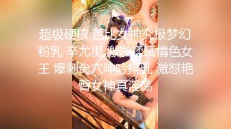 白嫩女友露脸全裸出境，粉嫩香舌舔的我好舒服