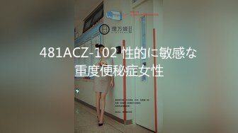 商場小飾品攤前連續抄到三個美女裙底風光,其中一個穿著透明內內