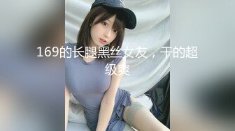 网红脸妹子，白皙大奶红唇，被猥琐头套男推到操逼，女上位无套啪啪暴力打桩花样操逼