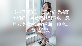 大奶高跟穿着开档黑丝又露脸的极品少妇，手带狼牙套抠弄骚穴浪叫呻吟，把自己抠到冒白浆，口交假鸡巴流口水