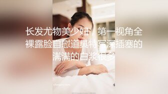 穿情趣肚兜的极品女神全程露脸诱惑狼友发骚大秀直播，完美好身材展示逼逼，各种撩骚动作不断，掰开骚穴求草