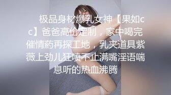 漂亮少妇跟小男友啪啪爱自拍 每个机会都不放过 厕所 车震 无视外面路人 就爱看自己的骚表情 最后口爆吞精