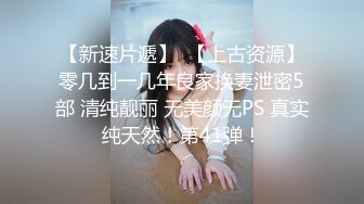 【偷情男女】被小哥骗上床的骚妇，全程露脸让小哥边亲边草，无套抽插舌吻压在身下干的神魂颠倒，表情很是享受