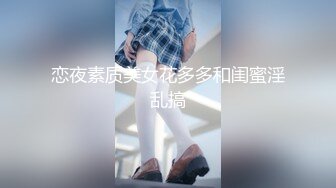 有淫妻爱好的变态男让年轻貌美的妻子穿着性感情趣服故意勾搭2次前来送外卖的小伙啪啪，还偷拍操逼过程