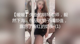  拉皮条的小甜甜露脸户外大秀 发着骚等保安大哥给旁边姐妹破处