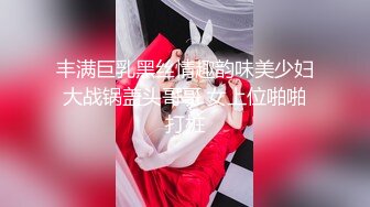 《居家摄像头破解》偷窥年轻夫妻在床上玩手机打炮