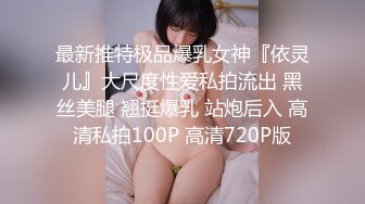 风景区女厕偷窥美女少妇尿尿 感觉颜值一般般