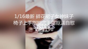 最近疯传的清纯眼镜长腿系在女厕公然修洞无视身边上厕所的人一脸懵逼清洁大妈见过世面淡定无比