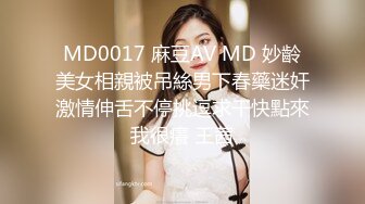 《极品CP魔手外购》集体公寓女厕双机位全景偸拍各种学生和上班族小姐姐方便，逼脸同框全身有美女有美逼 (15)