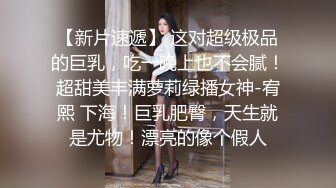  偷拍逼毛没几根的妹子洗澡小贫乳呱唧呱唧的美,微微的馒头穴