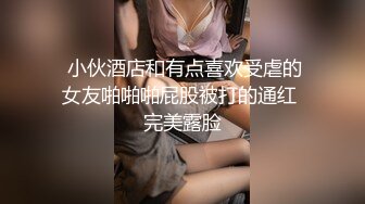 爬天窗偷拍小區寵物醫院女醫生洗澡突然看過來閃人