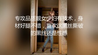 蒙头后入女友，屁股啪啪响