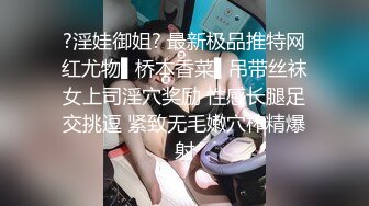 00后汉服萌妹子啪啪穿着衣服足交后入，抬腿抽插搞完休息换上JK装再第二炮