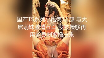 充气娃娃似的，粉嫩美乳小姐姐，超嫩馒头美穴，大屌炮友激情操逼，怼入小穴一顿输出，沙发上后入爆草