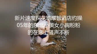 轻熟女露脸乳夹丰满大奶子，道具插穴撅起屁股掰穴特写道具吸在地板整根插入