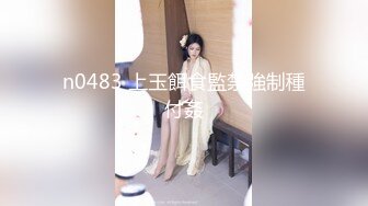 【新片速遞】 风骚漂亮的美女姐姐，大耳环性欲旺胜，跟狼友撩骚互动，揉奶玩逼看特写，淫水多多把逼毛都打湿了，呻吟可射