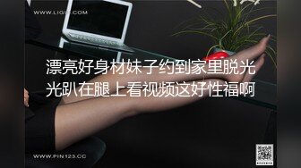 震撼流出，人间肉便器目标百人斩，高颜大波95后反差母狗【榨汁夏】露脸私拍，炮机狗笼喝尿蜡烛封逼3P4P场面相当炸裂