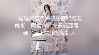 大奶子女仆草莓熊情趣装大屁股无线诱惑，撅着屁股被后入爆草淫水好多无套抽插，口交带淫水的鸡巴真刺激