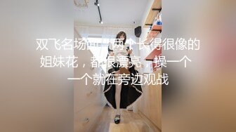 【新片速遞】  商场女厕偷拍 手里拿着大中华的小富婆 BB保养的还不错