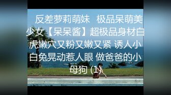  小护士装扮颜值女神下海白色网袜展示美腿，浴室洗澡湿身诱惑，腰细两个大奶子诱人