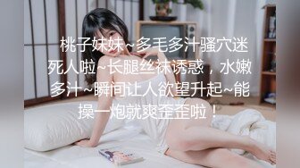  金发双胞胎眼镜姐妹花双人自慰诱惑，翘起双腿掰穴特写自摸揉搓，翘起屁股扭动震动棒摩擦