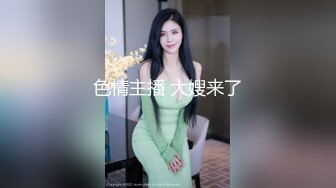 母狗趴着接受大鸡吧3p