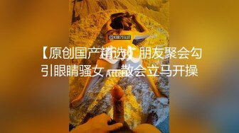 站着不提裤子玩手机让逼透气