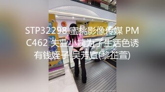 蜜汁女友露脸跟男友镜头前的放荡，完美身材让小哥吃奶玩逼水好多