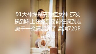 大奶伪娘炸裂3P  撅着肥臀被小哥哥后入 边操边撸体验双倍快乐！