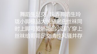 【新片速遞】 新婚小夫妻直播赚钱，无套暴力打桩，蝴蝶逼超级粉嫩，最后洗澡发骚