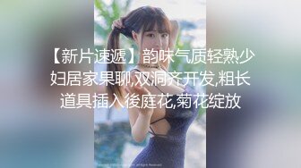 【新片速遞】 很有爱的中年妇女，全程露脸跟狼友发骚互动，奶子上两个性感的玫瑰花，掰开逼逼给狼友看，撅着屁股发骚求草