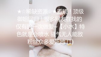 書店裏挑書白連衣裙大學妹子,看到鼓鼓的陰部沒忍住偷拍,美女發現了一臉鄙視地怒瞪