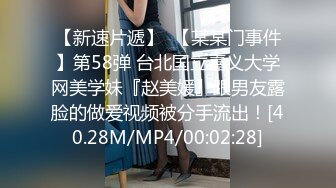 大神潜入单位女厕偷拍 时尚美女的小黑B