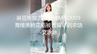 身材很正的极品妹子在狼友的调教下脱光展示，淫声荡语互动撩骚，逼毛没几根干净又性感，道具抽插呻吟可射