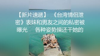 绝世粉笔，嫩妹两个假鸡吧把上下两洞全部塞满，自我陶醉白浆四溢