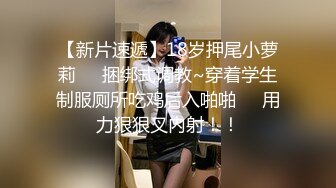   极品尤物姐妹花全程露脸陪狼友发骚，逼毛刮干净给狼友看逼逼特写，淫声荡语互动撩骚