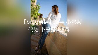 【新片速遞】  商场女厕全景偷拍❤️珠宝店黑色美女店员的极品美鲍鱼