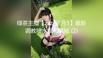 亚裔混血大美女奶子又大又挺，镜头特写展示她的无毛黑蝴蝶，下面屁眼还有个小痔疮