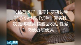 潜入商场女厕偷拍到一个漂亮的美少妇 粉嫩的鲍鱼加上修剪的很漂亮的一撮毛 兼职太美了