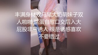 高颜值美女美乳粉穴！小尺寸假屌插穴，手指扣弄，翘起大肥臀掰开小穴